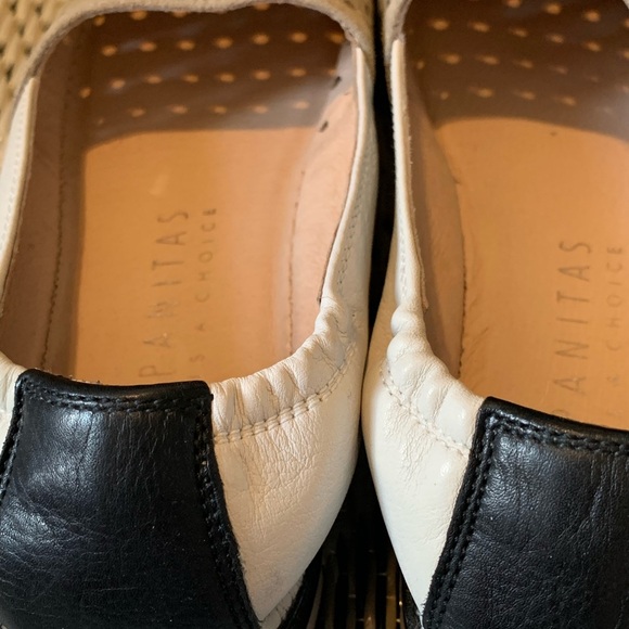 Tan and Black Flats for Effortless Style - Picture 6 of 11